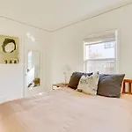 Centrally Located Portland Home Pets Welcome!