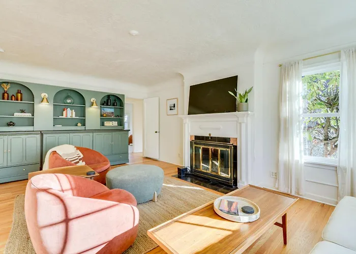 Centrally Located Portland Home Pets Welcome!