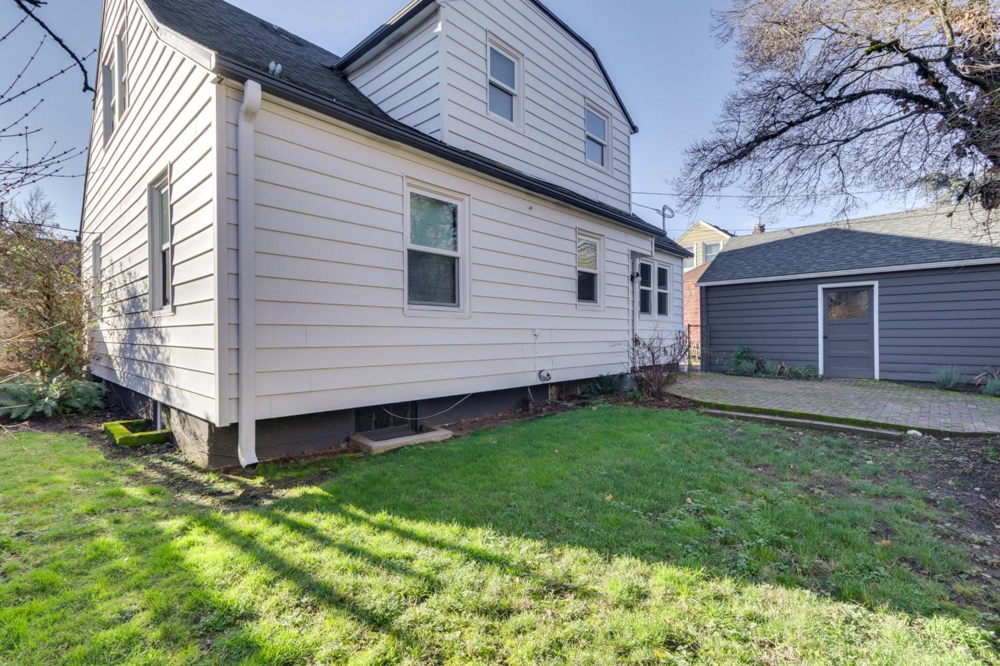 Centrally Located Pets Welcome!