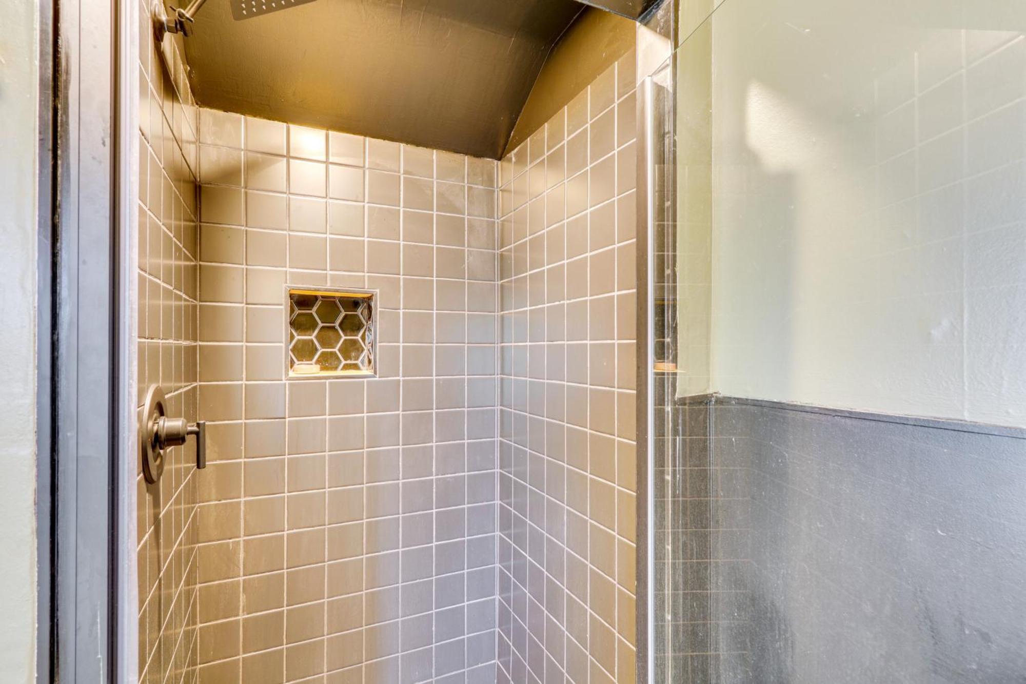 Centrally Located Pets Welcome! * Portland