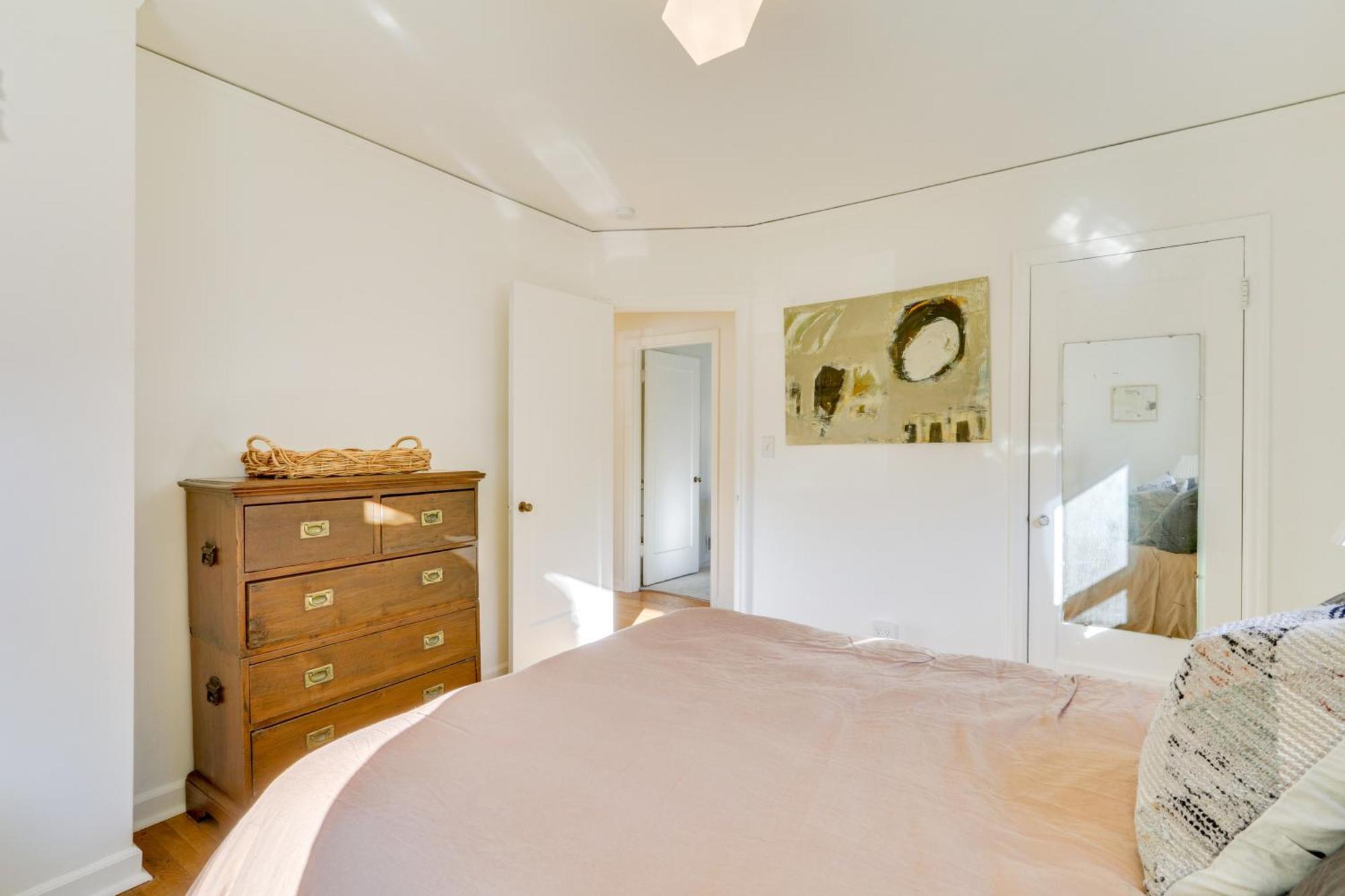 Holiday home Centrally Located Pets Welcome! *