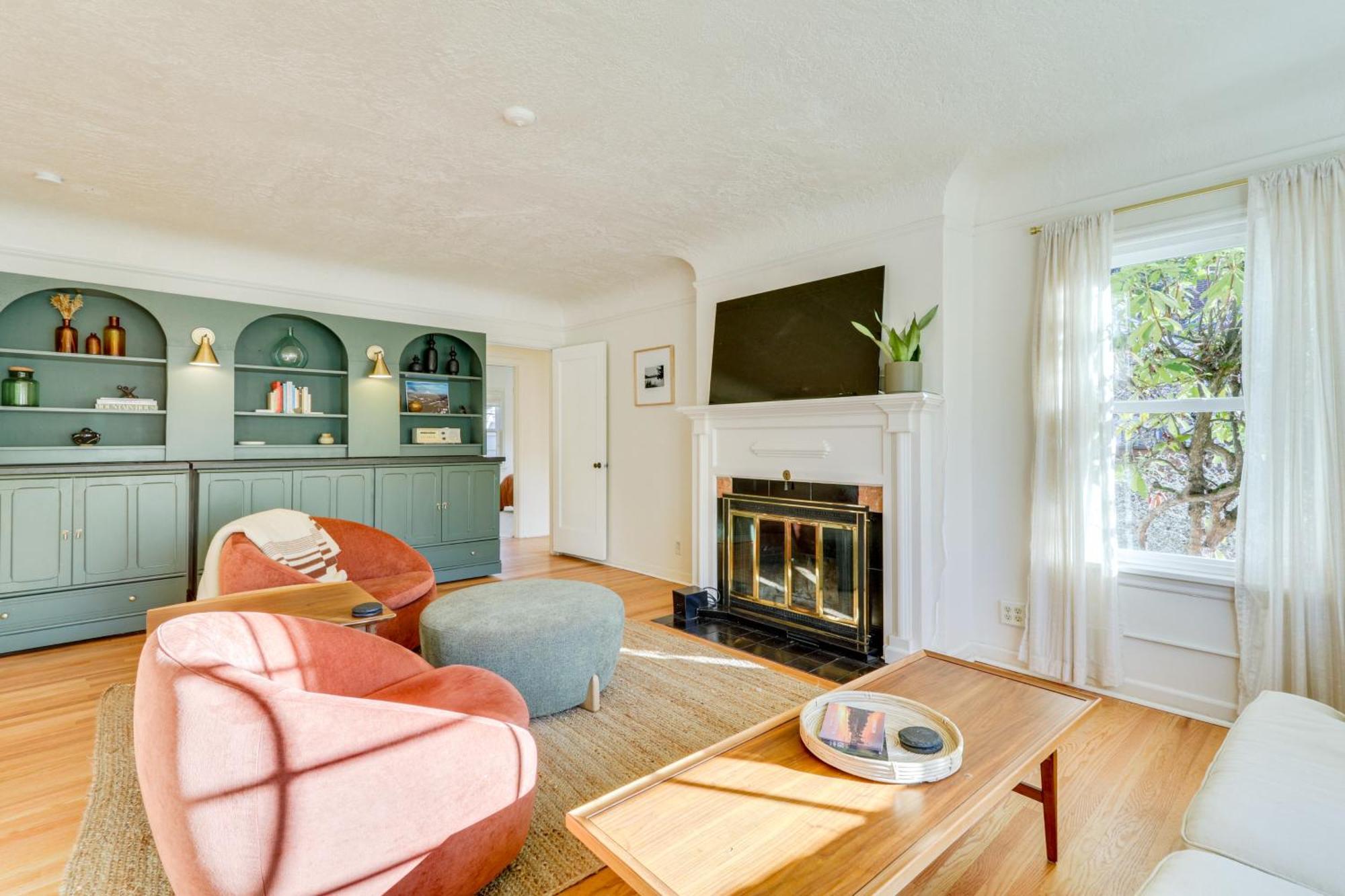 Centrally Located Pets Welcome! *