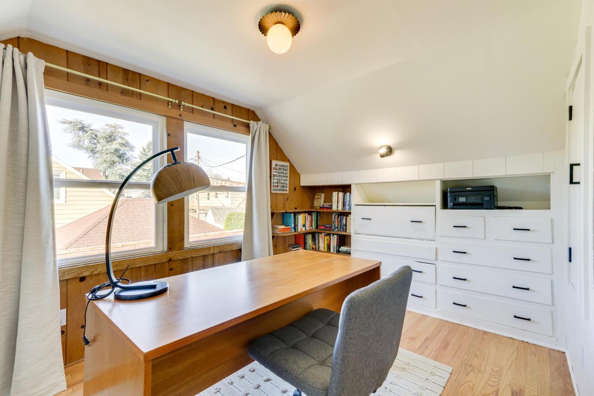 Holiday home Centrally Located Pets Welcome!